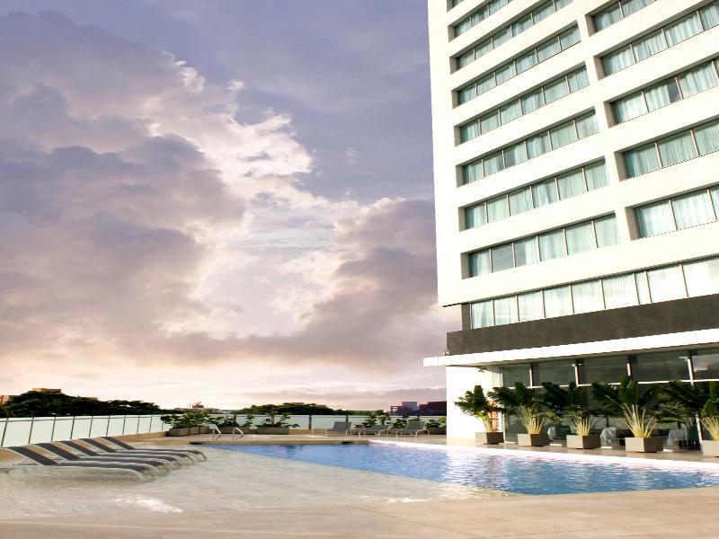 Estelar Alto Prado Барранкилья Экстерьер фото The pool at the hotel